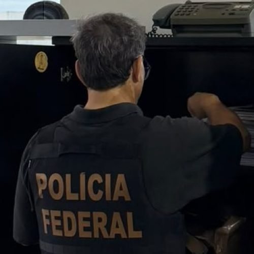 Investigação identificou indícios de atuação entre agentes públicos e particulares, com utilização dos registros para obtenção de vantagens econômicas

Fotos: Reprodução/PF