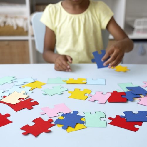 Crianças diagnosticadas com autismo ou TDAH poderão ter acompanhemento psicológico na rede pública de ensino

Foto: Freepik.com/Creative Commons