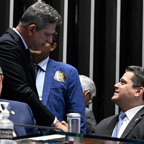 Relator da proposta na CCJ, Rogério Carvalho conversa com o presidente do Senado, Davi Alcolumbre

Foto: Carlos Moura/Agência Senado