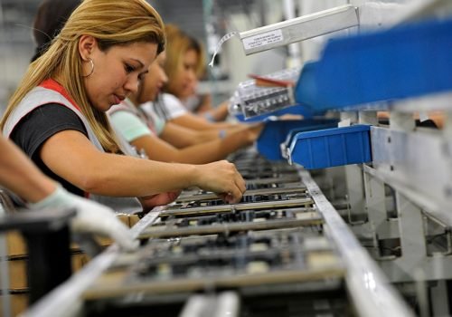 Linha de produção de eletro eletrônicos em fábrica de Manaus: aprovada a PEC, trabalhadores terão direito a dois dias de descanso semanal remunerado

Foto: José Paulo Lacerda/CNI