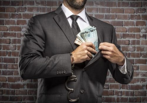 Pelo texto, a conduta deve buscar influenciar, capturar, manipular ou comprometer a administração pública - Foto: Depositphotos