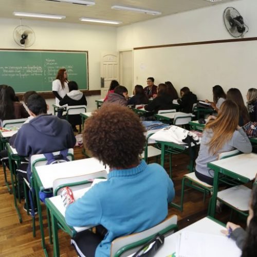 A educação política será incluída no currículo do ensino básico

Fonte: Henderson Alves/SEED-PR


Fonte: Agência Câmara de Notícias