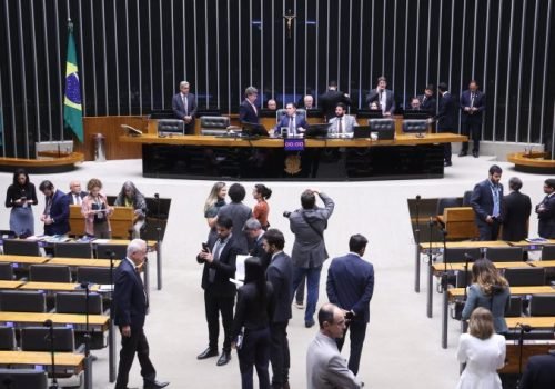 Deputados na sessão do Plenário desta quinta-feira 

Foto: Kayo Magalhães/Câmara dos Deputados