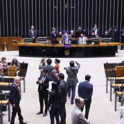 Deputados na sessão do Plenário desta quinta-feira 

Foto: Kayo Magalhães/Câmara dos Deputados
