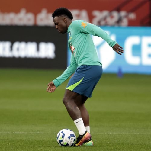 Jogador Vini Jr. durante treino da Seleção Brasileira de Futebol, na Neo Quimica Arena, antes do jogo contra o Paraguai pelas eliminatórias da Copa do Mundo 2026

Foto| Paulo Pinto/Agência Brasil