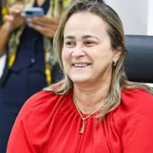 Joanina Sampaio, prefeita de Livramento de Nossa Senhora, é alvo de atentado a tiros na BA-15

Foto: Reprodução
