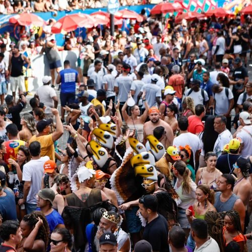 A taxa de ocupação hoteleira chegou a 99,5% no domingo de Carnaval, superando os 96,4% registrados no mesmo dia da festa em 2025