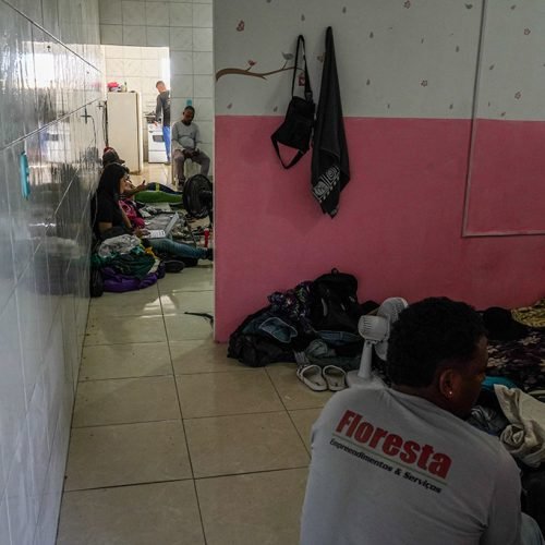 Grupo faz resgate no alojamento dos trabalhadores da empresa Floresta 

Foto: Pedro Stropasolas/Repórter Brasil