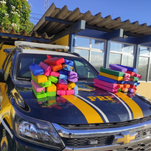 PRF apreendeu 47,7 kg de maconha durante fiscalização em um ônibus de turismo

Foto: PRF-BA