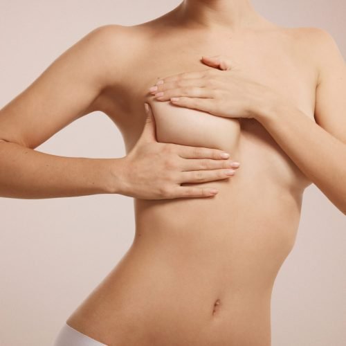 Deputada Ivana Bastos apresenta projeto de lei para garantir direito a cirurgia reparadora de mutilação mamária